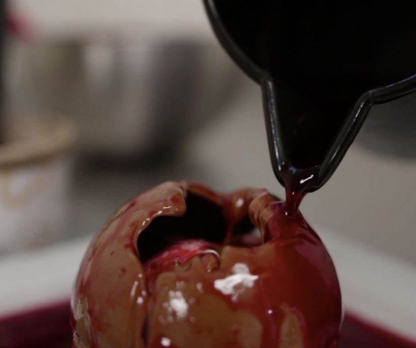 Čoko kroglice z Rok’s peanutt butter sladoledom in vročo polivko Čoko kroglice z Rok’s peanutt butter sladoledom in vročo polivko